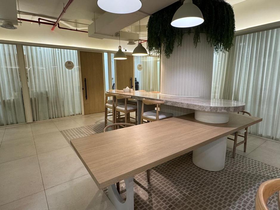 Shared work and breakout area on Finnovic's floor in Al Mankhool, Dubai